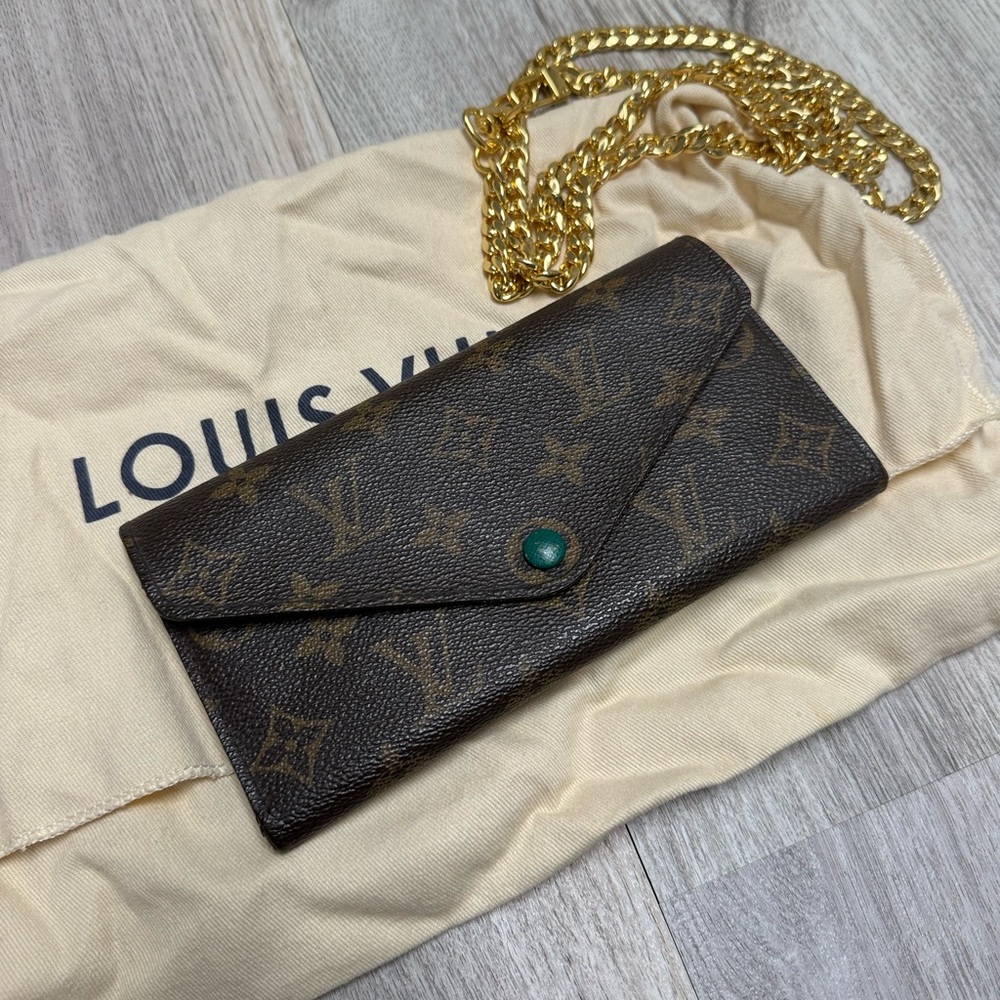 Louis Vuitton monogram Wallet with Chain